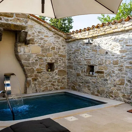 Comfortable Holiday With Pool Potpićan
